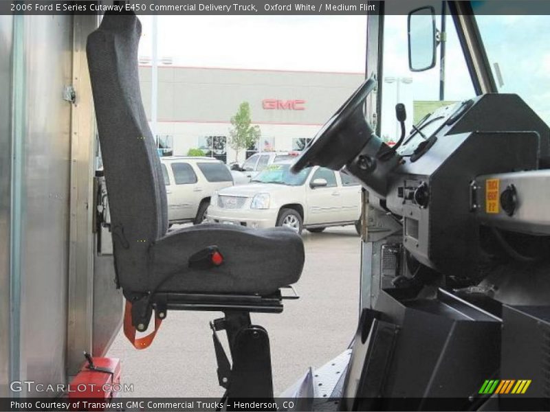 Oxford White / Medium Flint 2006 Ford E Series Cutaway E450 Commercial Delivery Truck
