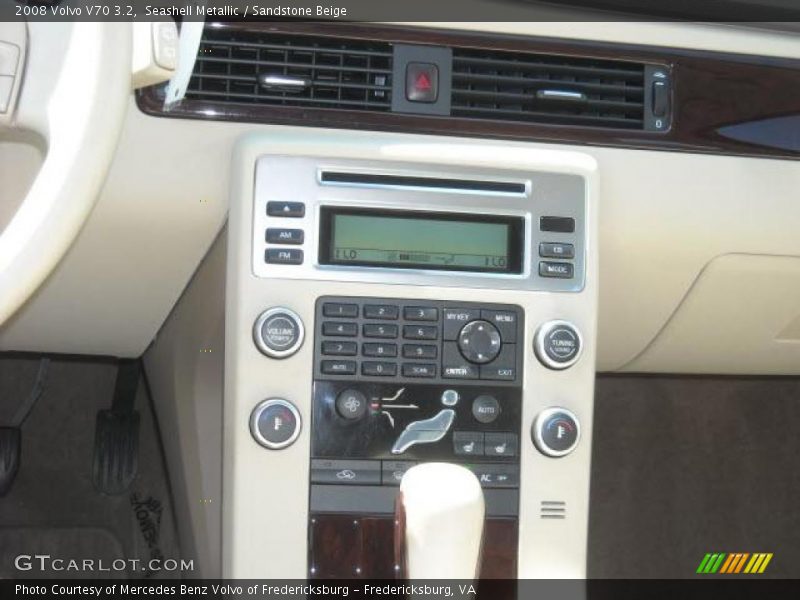 Seashell Metallic / Sandstone Beige 2008 Volvo V70 3.2