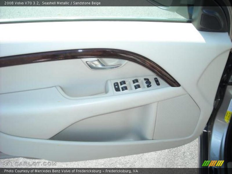 Seashell Metallic / Sandstone Beige 2008 Volvo V70 3.2