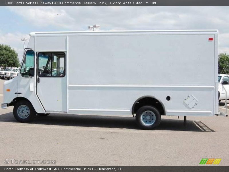 Oxford White / Medium Flint 2006 Ford E Series Cutaway E450 Commercial Delivery Truck