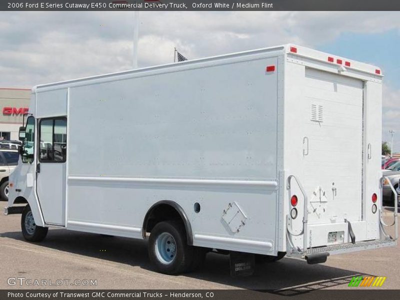 Oxford White / Medium Flint 2006 Ford E Series Cutaway E450 Commercial Delivery Truck