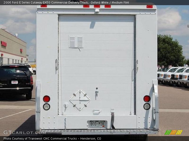 Oxford White / Medium Flint 2006 Ford E Series Cutaway E450 Commercial Delivery Truck