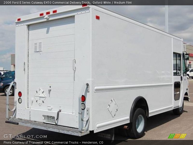 Oxford White / Medium Flint 2006 Ford E Series Cutaway E450 Commercial Delivery Truck