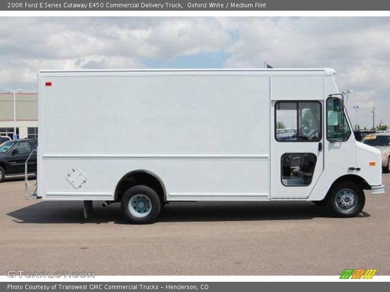 Oxford White / Medium Flint 2006 Ford E Series Cutaway E450 Commercial Delivery Truck