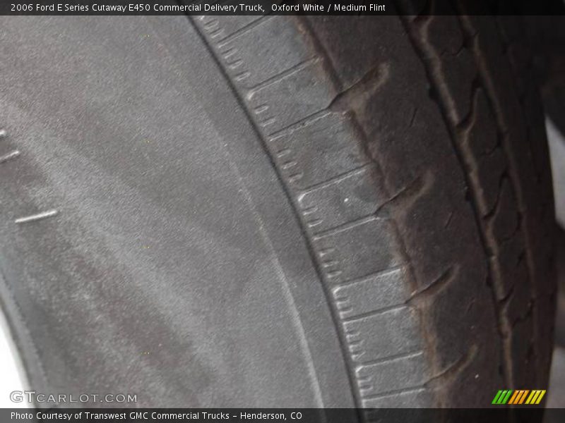 Oxford White / Medium Flint 2006 Ford E Series Cutaway E450 Commercial Delivery Truck