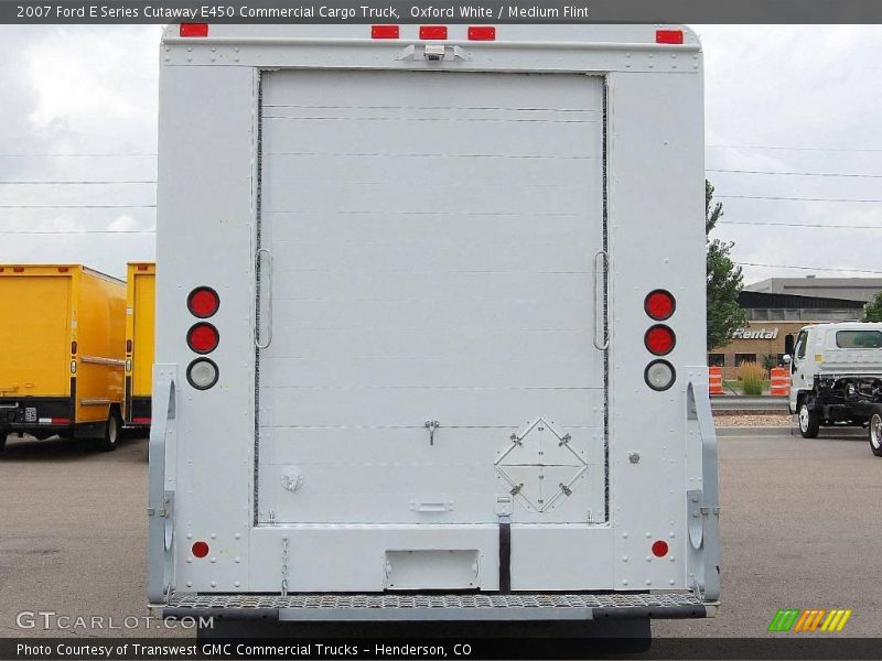 Oxford White / Medium Flint 2007 Ford E Series Cutaway E450 Commercial Cargo Truck