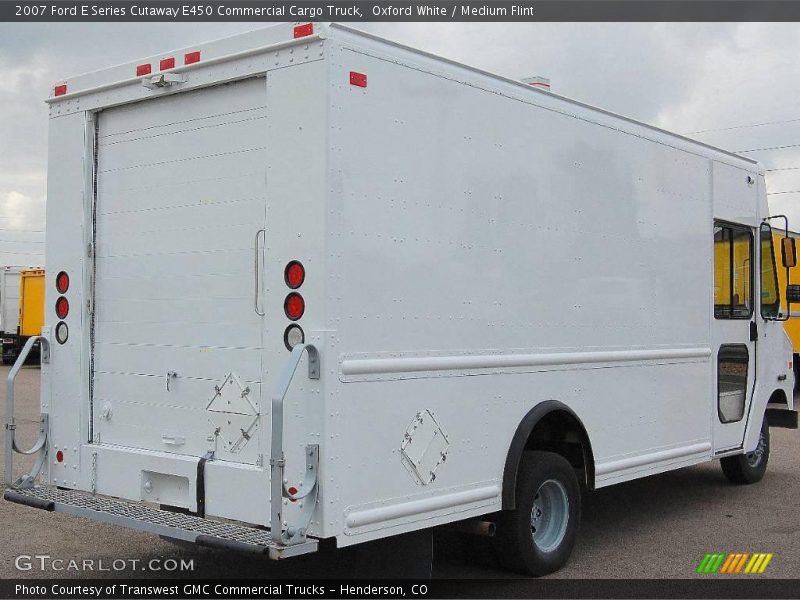 Oxford White / Medium Flint 2007 Ford E Series Cutaway E450 Commercial Cargo Truck