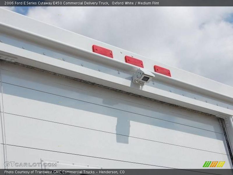 Oxford White / Medium Flint 2006 Ford E Series Cutaway E450 Commercial Delivery Truck