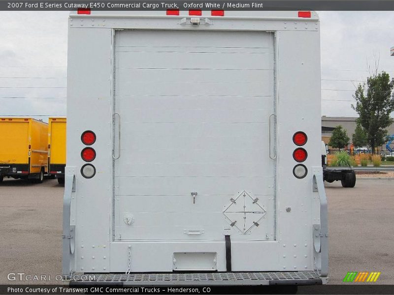 Oxford White / Medium Flint 2007 Ford E Series Cutaway E450 Commercial Cargo Truck