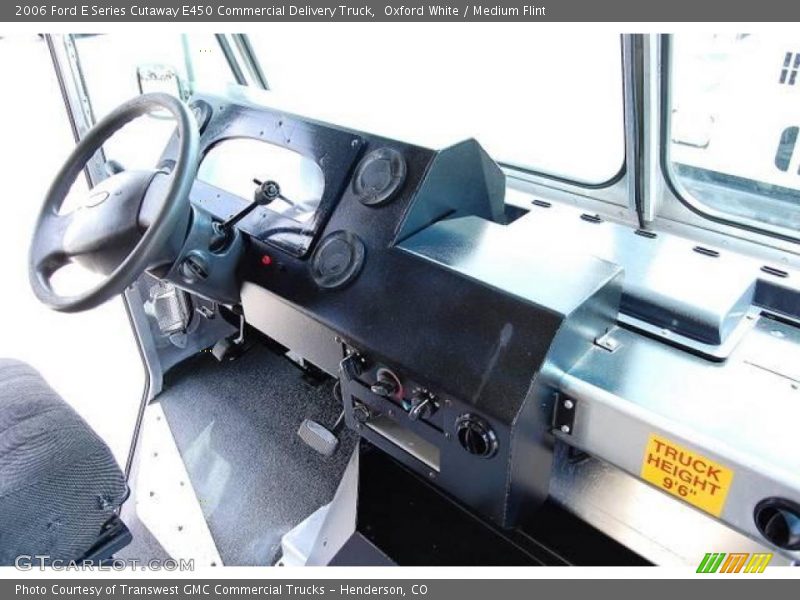 Oxford White / Medium Flint 2006 Ford E Series Cutaway E450 Commercial Delivery Truck