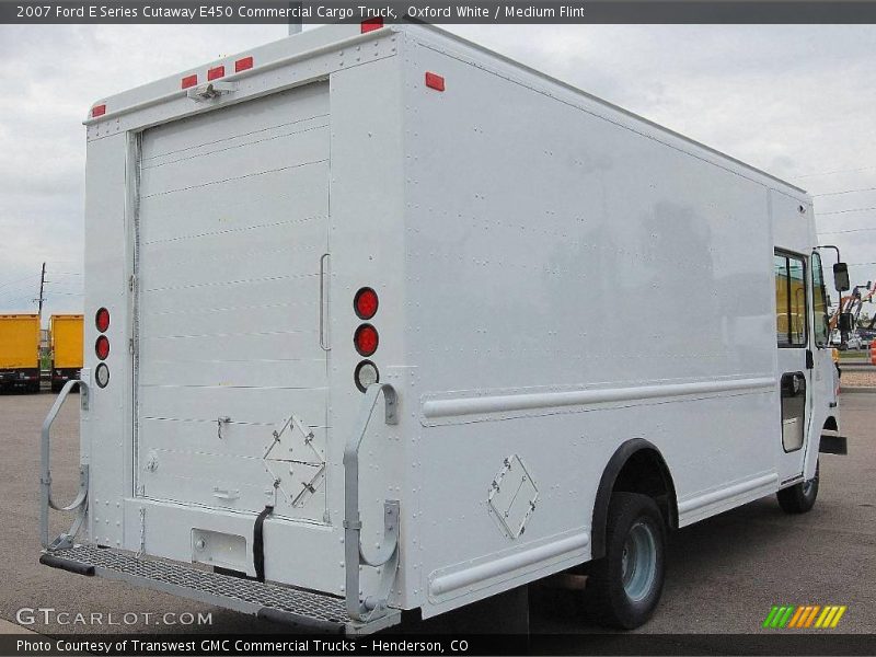 Oxford White / Medium Flint 2007 Ford E Series Cutaway E450 Commercial Cargo Truck