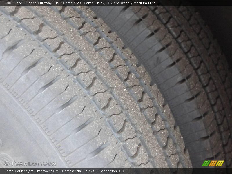 Oxford White / Medium Flint 2007 Ford E Series Cutaway E450 Commercial Cargo Truck