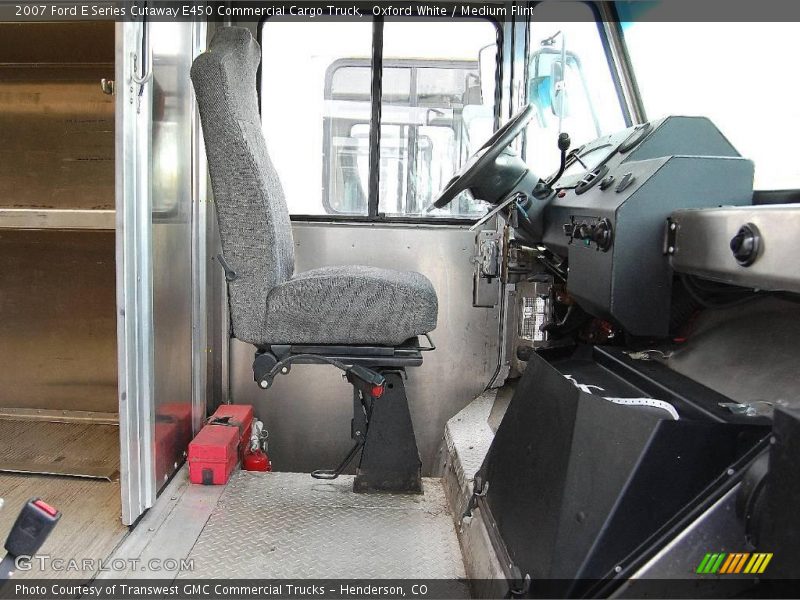 Oxford White / Medium Flint 2007 Ford E Series Cutaway E450 Commercial Cargo Truck