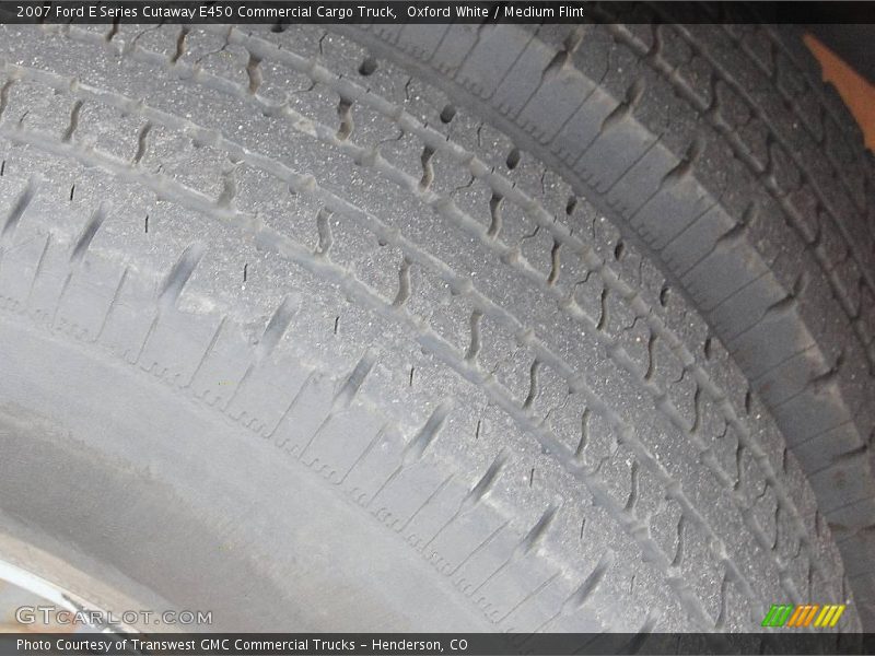 Oxford White / Medium Flint 2007 Ford E Series Cutaway E450 Commercial Cargo Truck