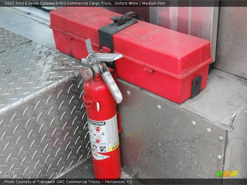 Oxford White / Medium Flint 2007 Ford E Series Cutaway E450 Commercial Cargo Truck