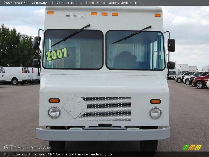 Oxford White / Medium Flint 2007 Ford E Series Cutaway E450 Commercial Cargo Truck