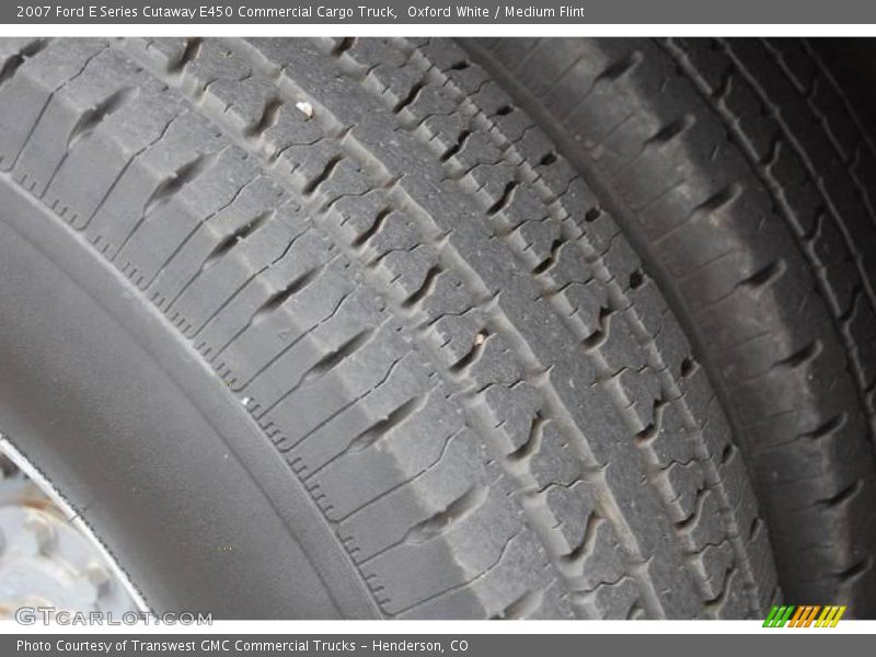 Oxford White / Medium Flint 2007 Ford E Series Cutaway E450 Commercial Cargo Truck