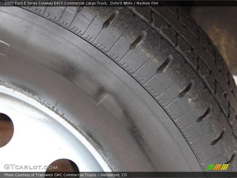 Oxford White / Medium Flint 2007 Ford E Series Cutaway E450 Commercial Cargo Truck