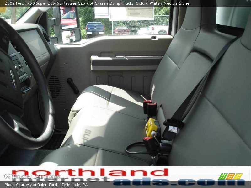Oxford White / Medium Stone 2009 Ford F450 Super Duty XL Regular Cab 4x4 Chassis Dump Truck