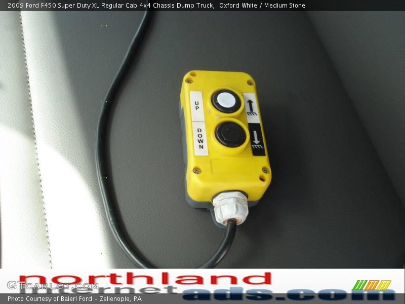 Oxford White / Medium Stone 2009 Ford F450 Super Duty XL Regular Cab 4x4 Chassis Dump Truck