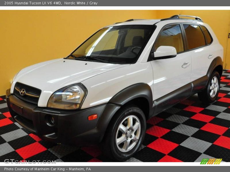 Nordic White / Gray 2005 Hyundai Tucson LX V6 4WD