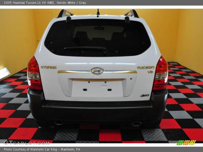 Nordic White / Gray 2005 Hyundai Tucson LX V6 4WD