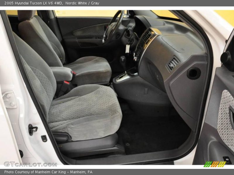 Nordic White / Gray 2005 Hyundai Tucson LX V6 4WD