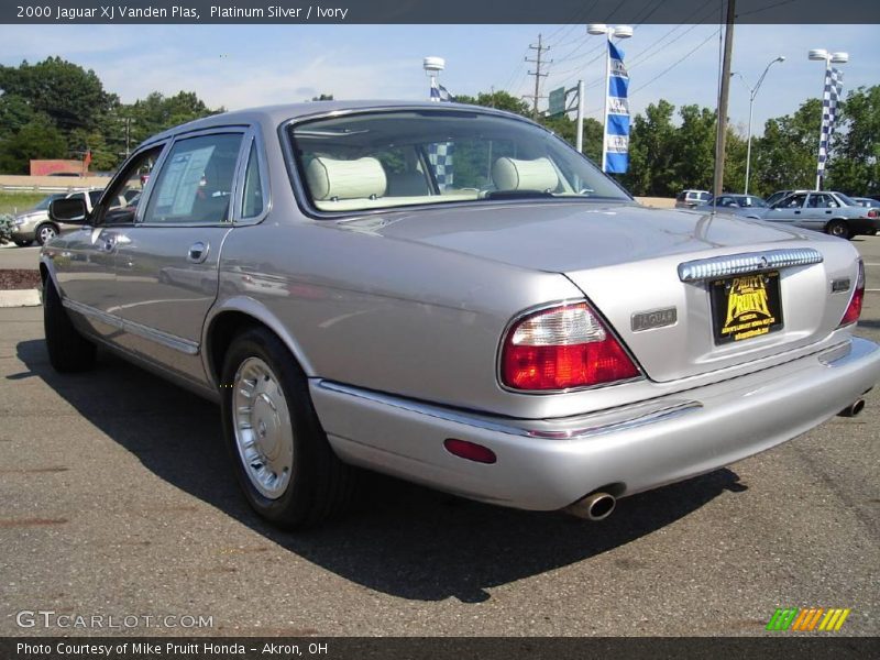 Platinum Silver / Ivory 2000 Jaguar XJ Vanden Plas