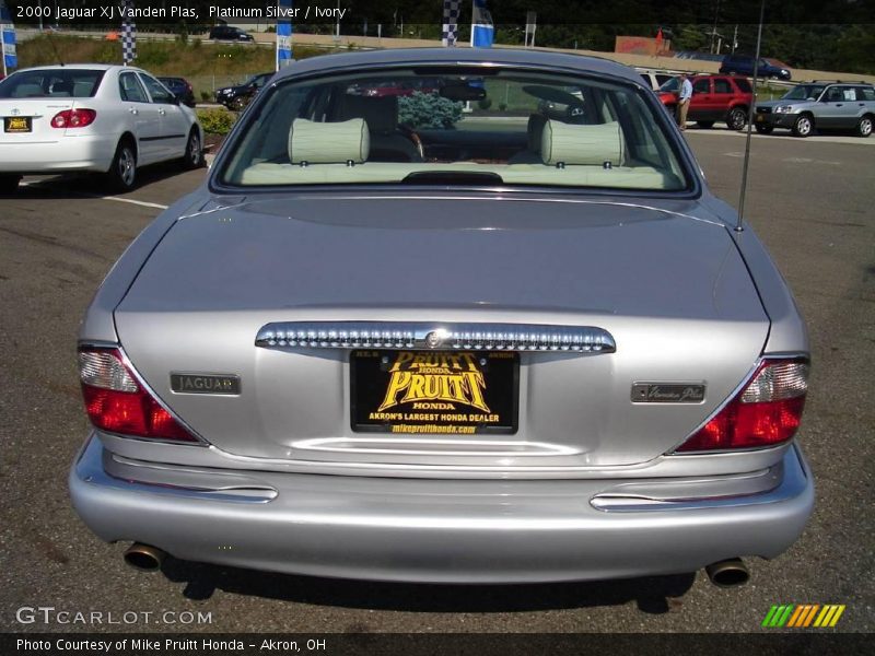Platinum Silver / Ivory 2000 Jaguar XJ Vanden Plas