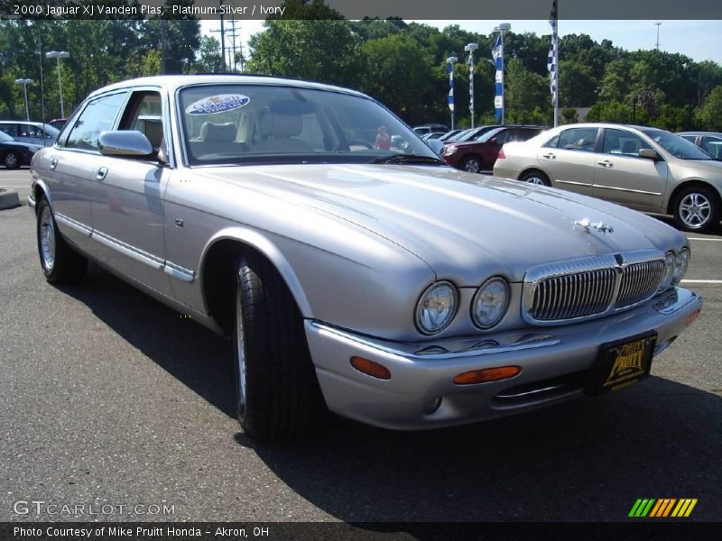 Platinum Silver / Ivory 2000 Jaguar XJ Vanden Plas