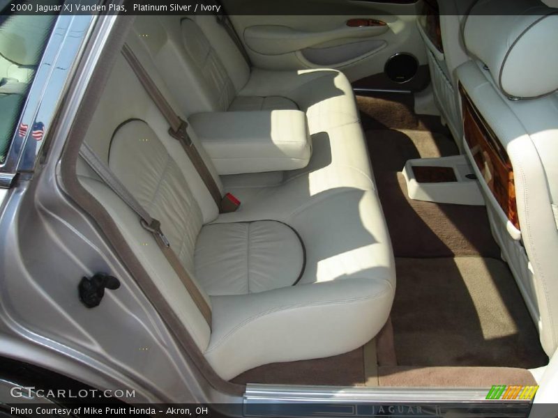 Platinum Silver / Ivory 2000 Jaguar XJ Vanden Plas