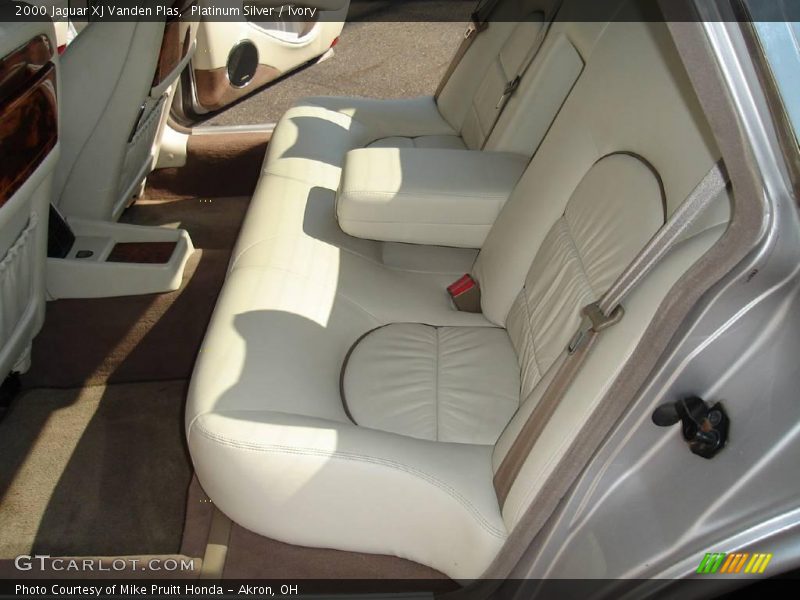 Platinum Silver / Ivory 2000 Jaguar XJ Vanden Plas