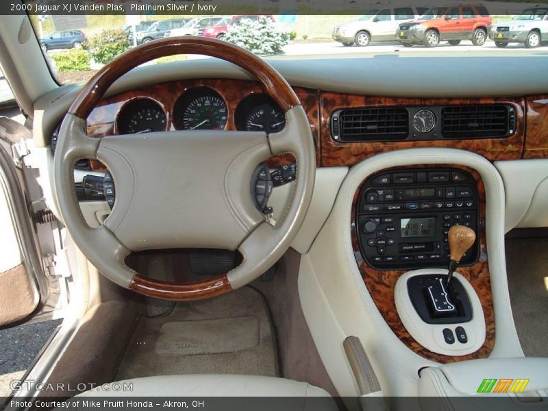 Platinum Silver / Ivory 2000 Jaguar XJ Vanden Plas