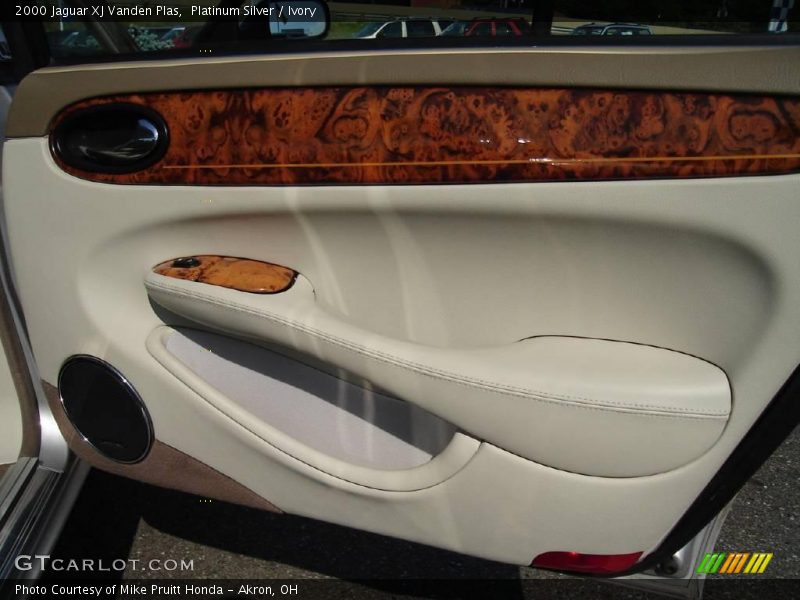 Platinum Silver / Ivory 2000 Jaguar XJ Vanden Plas