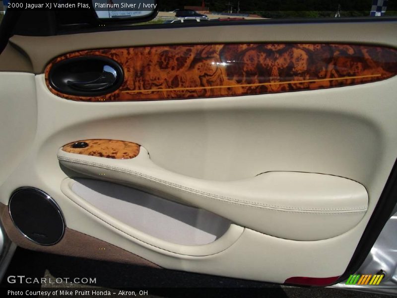 Platinum Silver / Ivory 2000 Jaguar XJ Vanden Plas