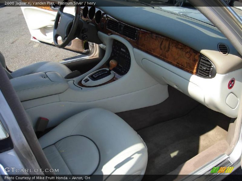 Platinum Silver / Ivory 2000 Jaguar XJ Vanden Plas