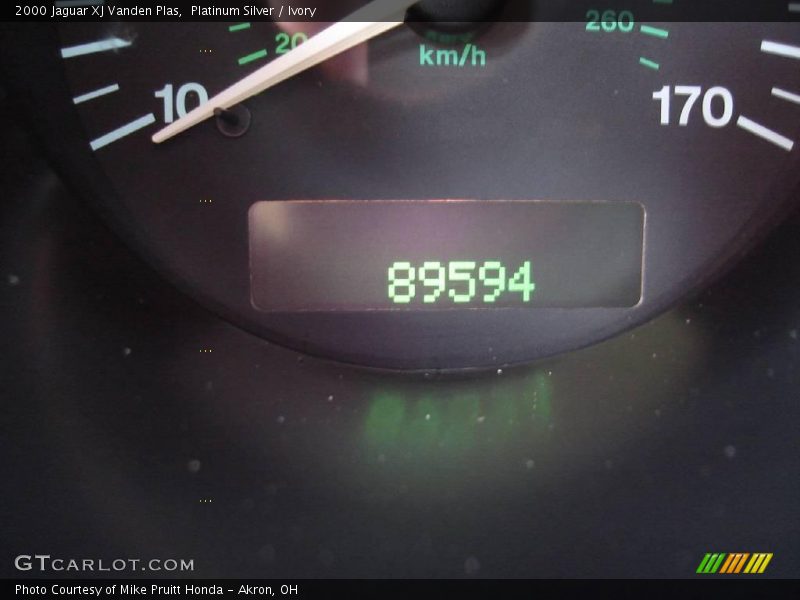 Platinum Silver / Ivory 2000 Jaguar XJ Vanden Plas