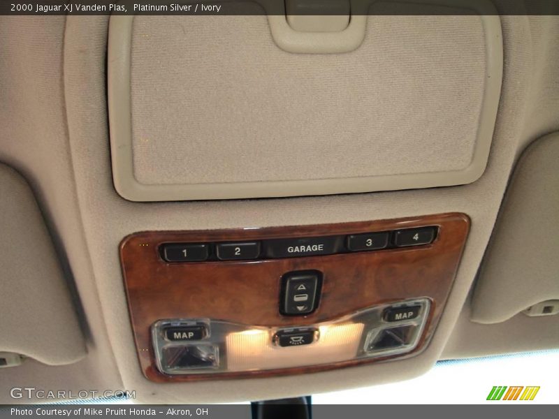 Platinum Silver / Ivory 2000 Jaguar XJ Vanden Plas