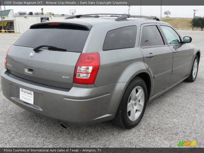 Mineral Gray Metallic / Dark Slate Gray/Light Graystone 2005 Dodge Magnum SXT