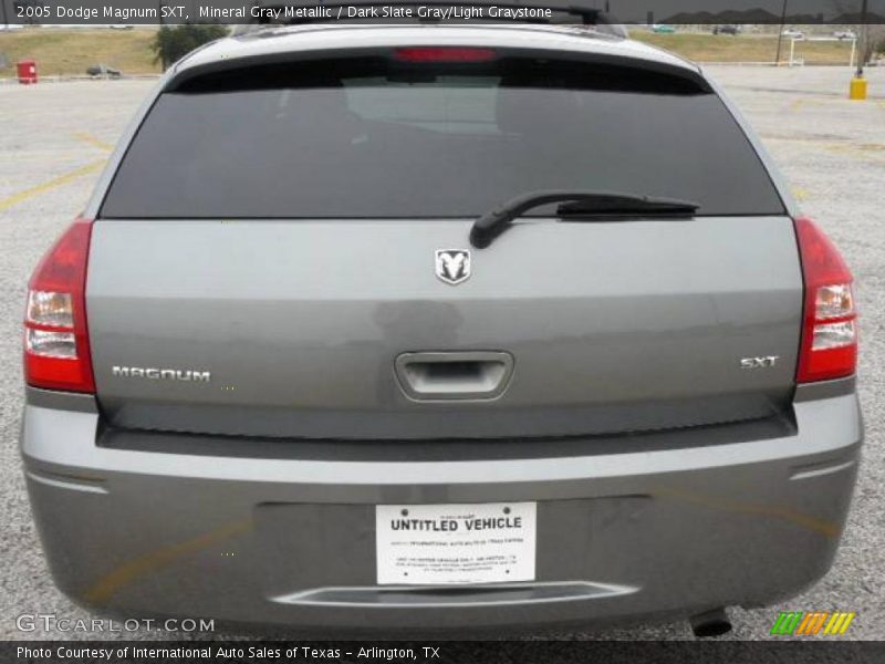 Mineral Gray Metallic / Dark Slate Gray/Light Graystone 2005 Dodge Magnum SXT