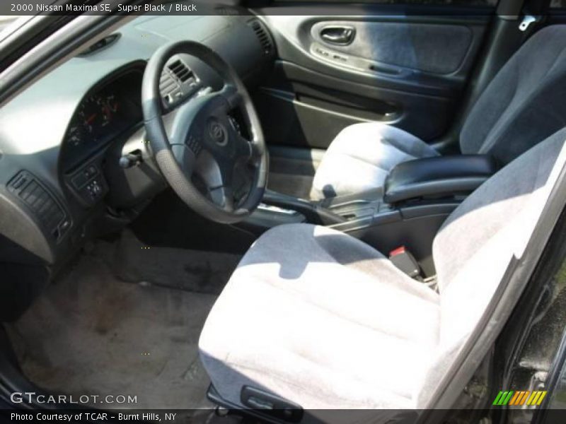 Super Black / Black 2000 Nissan Maxima SE
