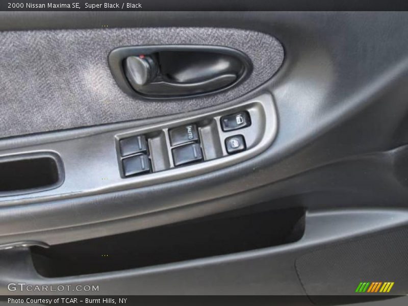 Super Black / Black 2000 Nissan Maxima SE