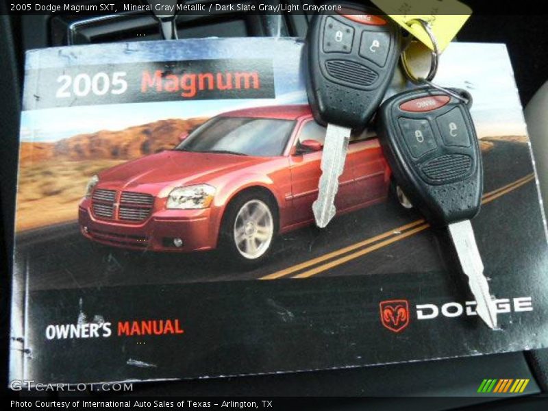 Mineral Gray Metallic / Dark Slate Gray/Light Graystone 2005 Dodge Magnum SXT