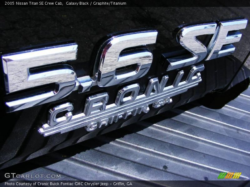 Galaxy Black / Graphite/Titanium 2005 Nissan Titan SE Crew Cab