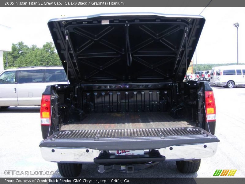 Galaxy Black / Graphite/Titanium 2005 Nissan Titan SE Crew Cab