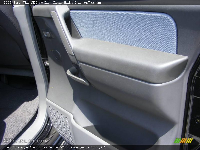 Galaxy Black / Graphite/Titanium 2005 Nissan Titan SE Crew Cab