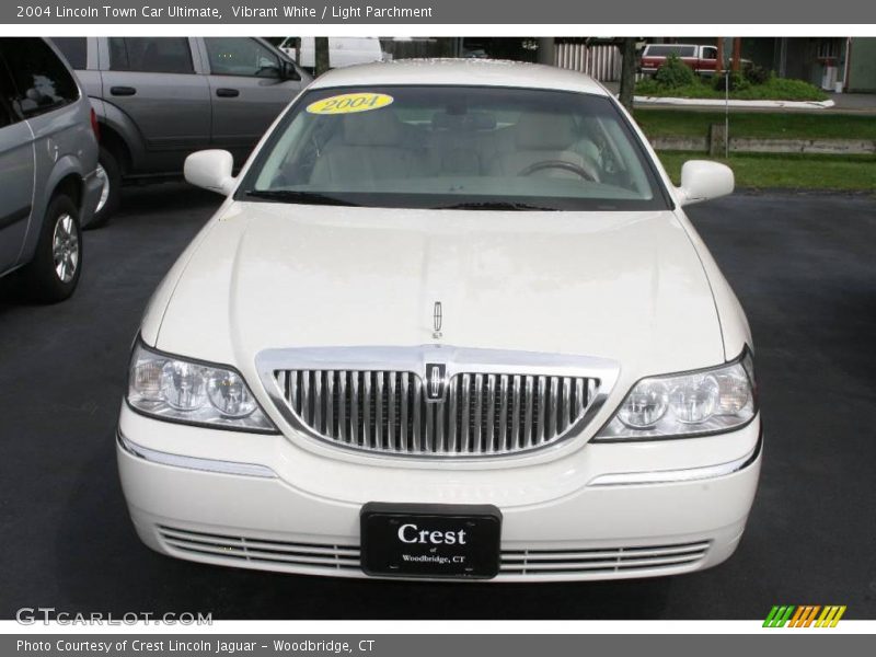 Vibrant White / Light Parchment 2004 Lincoln Town Car Ultimate