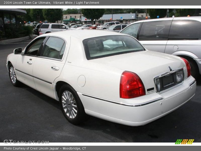 Vibrant White / Light Parchment 2004 Lincoln Town Car Ultimate