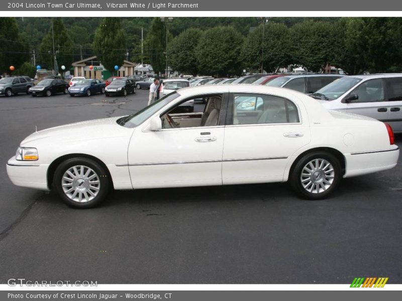 Vibrant White / Light Parchment 2004 Lincoln Town Car Ultimate