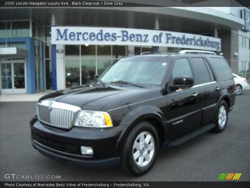 Black Clearcoat / Dove Grey 2005 Lincoln Navigator Luxury 4x4